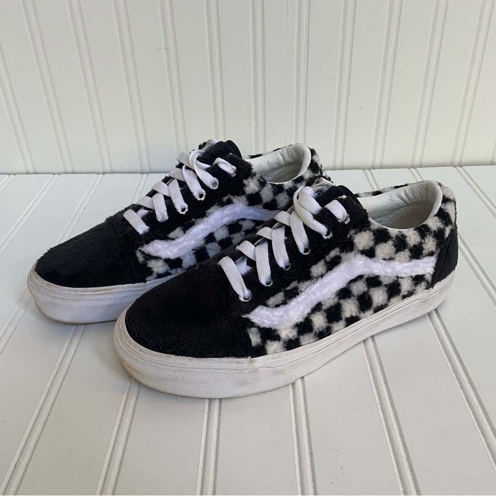 Van’s faux fur Black and White checkered Sneakers Women’s Size 6